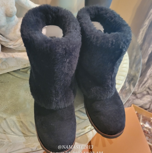 Ugg Maylin Sheepskin Sherpa Fur Boots in Black Size 7 #490 - Picture 13 of 16